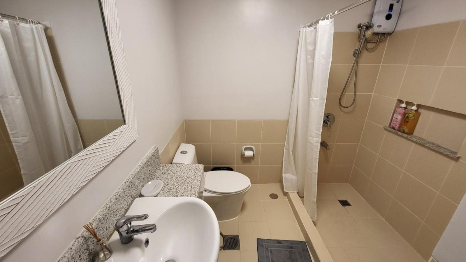 The Atherton- Spacious Modern Condo Unit In Paranaque Near The Airport, Makati, Bgc And Highways Paranaque City 외부 사진
